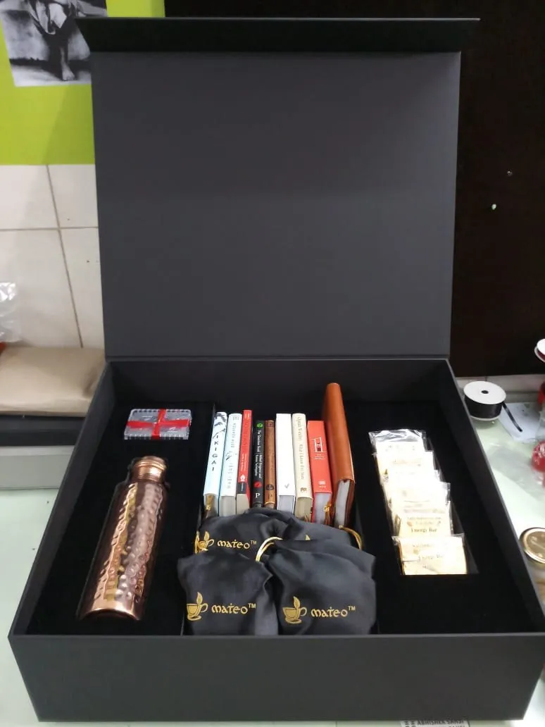 Premium copper and stationery hamper