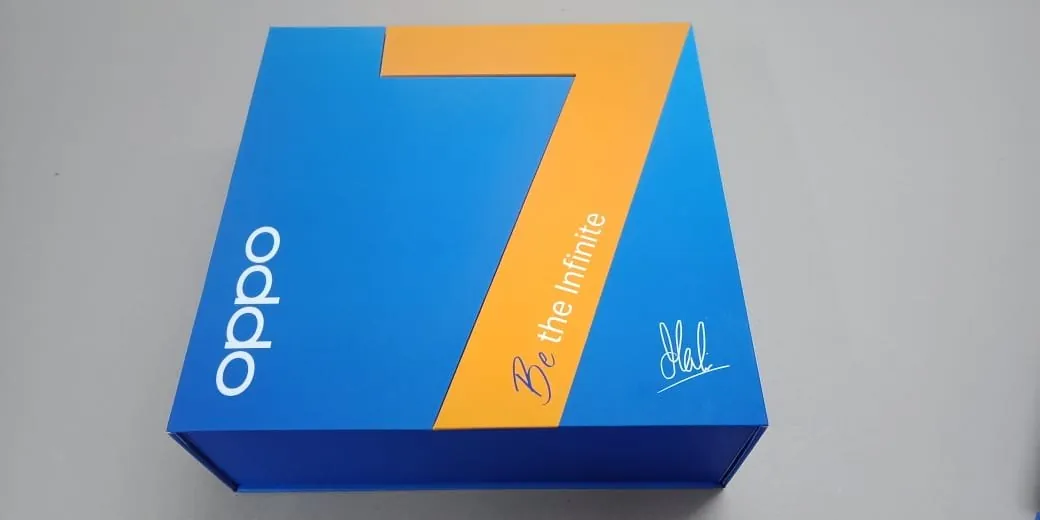 Reno7 launch kit box, photo 2